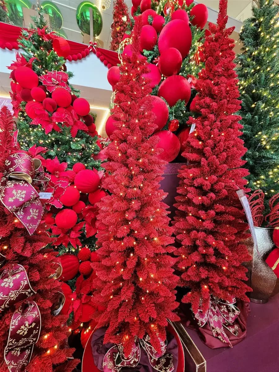 Árvore Pinheiro Slim Vermelho Florina 1,80 m 335 Galhos com LEDs Warm