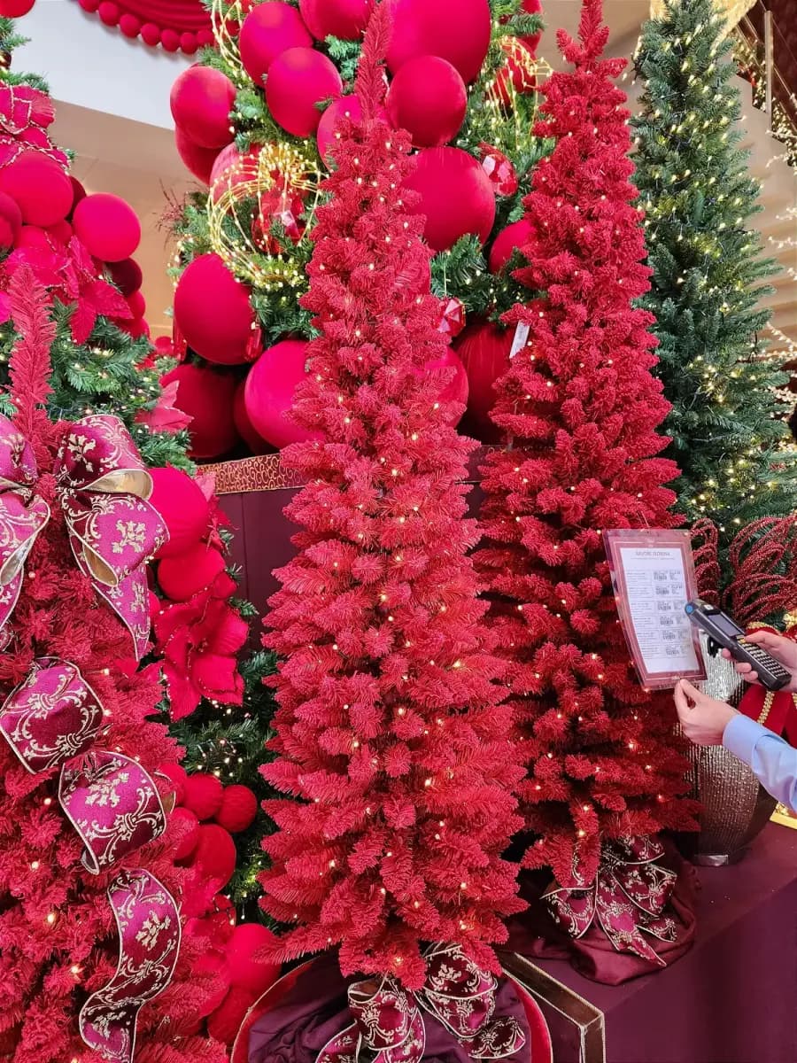 Árvore Pinheiro Slim Vermelho Florina 2,10 m 440 Galhos com LEDs Warm
