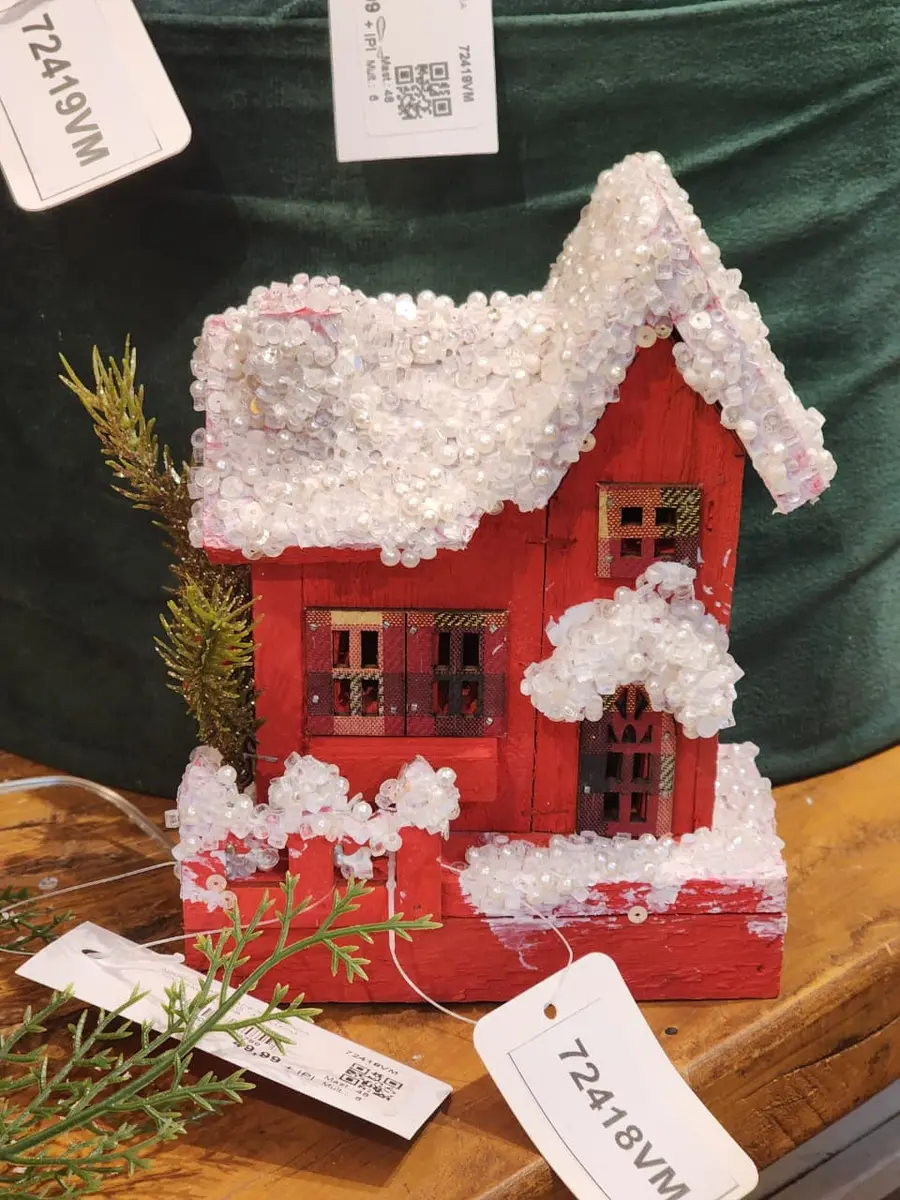 Casa de Madeira com LED Vermelha com USB 15 cm