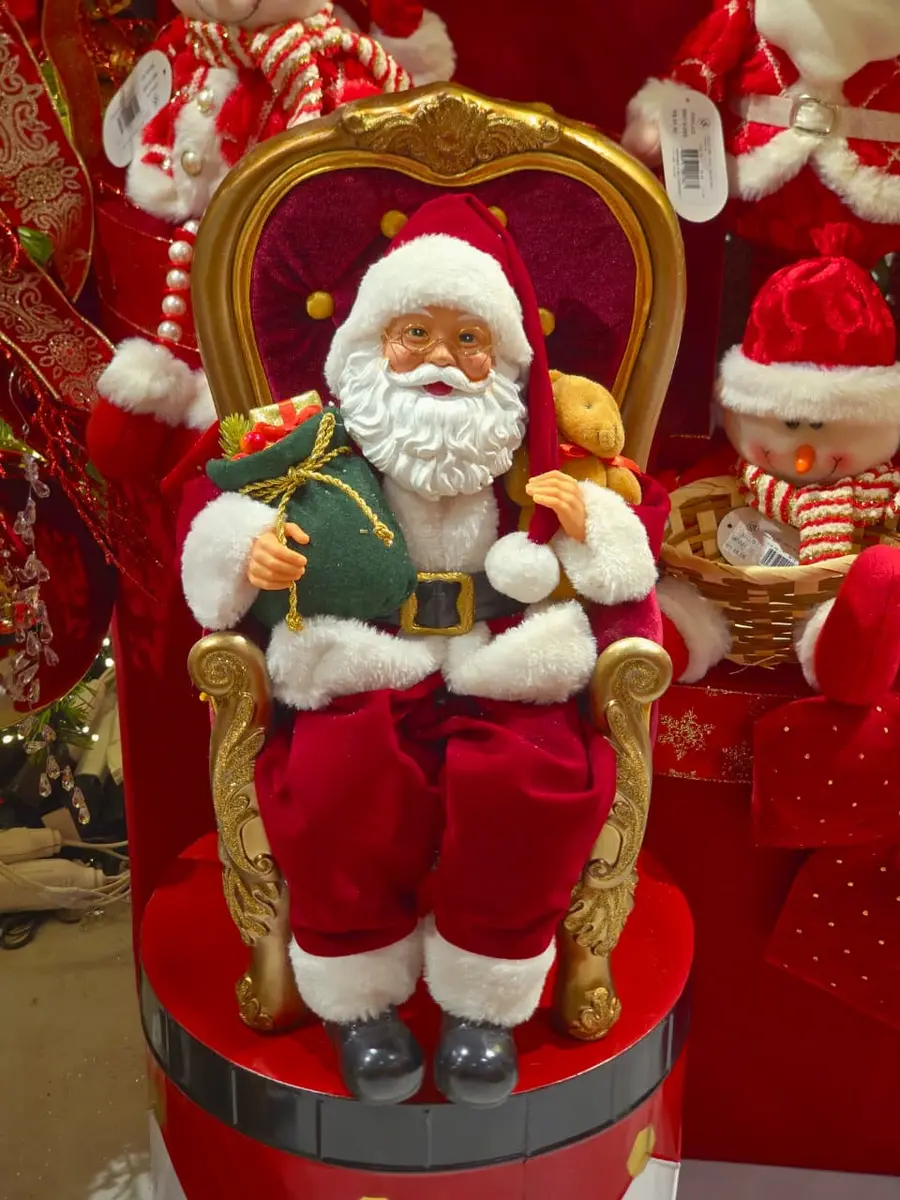 Papai Noel Sentado na Poltrona com Som e Movimento 45 cm