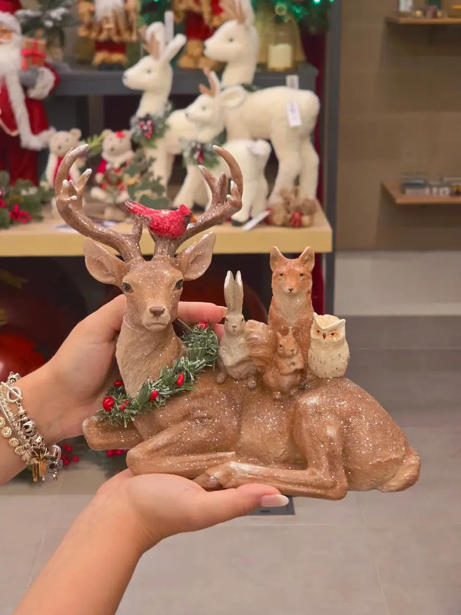 Rena Deitada Marrom com Animais 21 cm